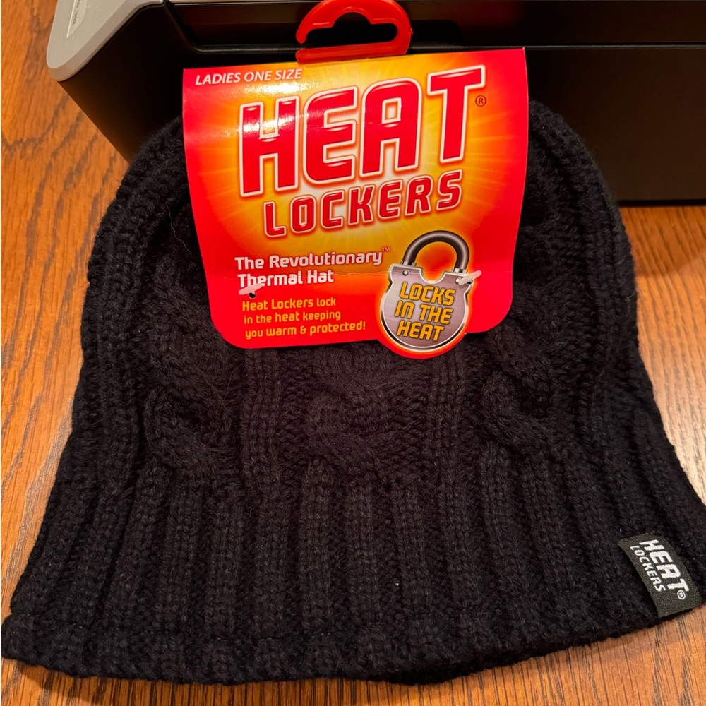 NWT HEAT LOCKERS CABLE KNIT HAT